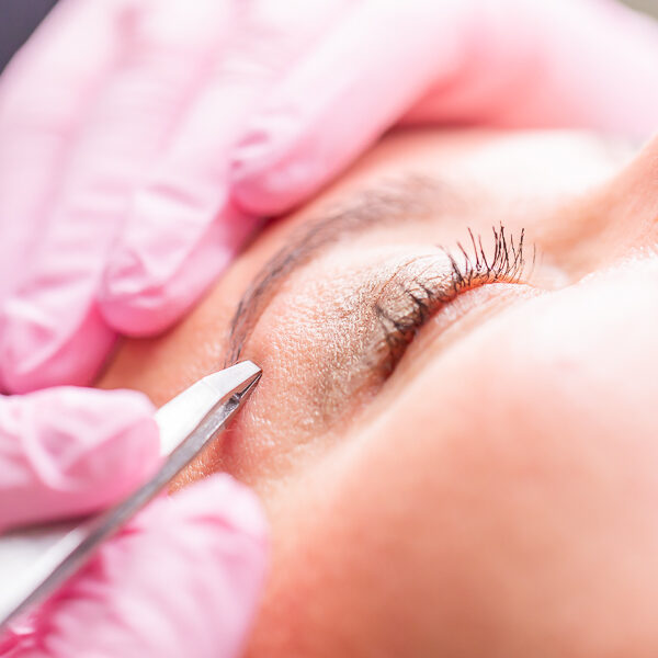 Augenbrauen zupfen Karina's Beauty and Nails